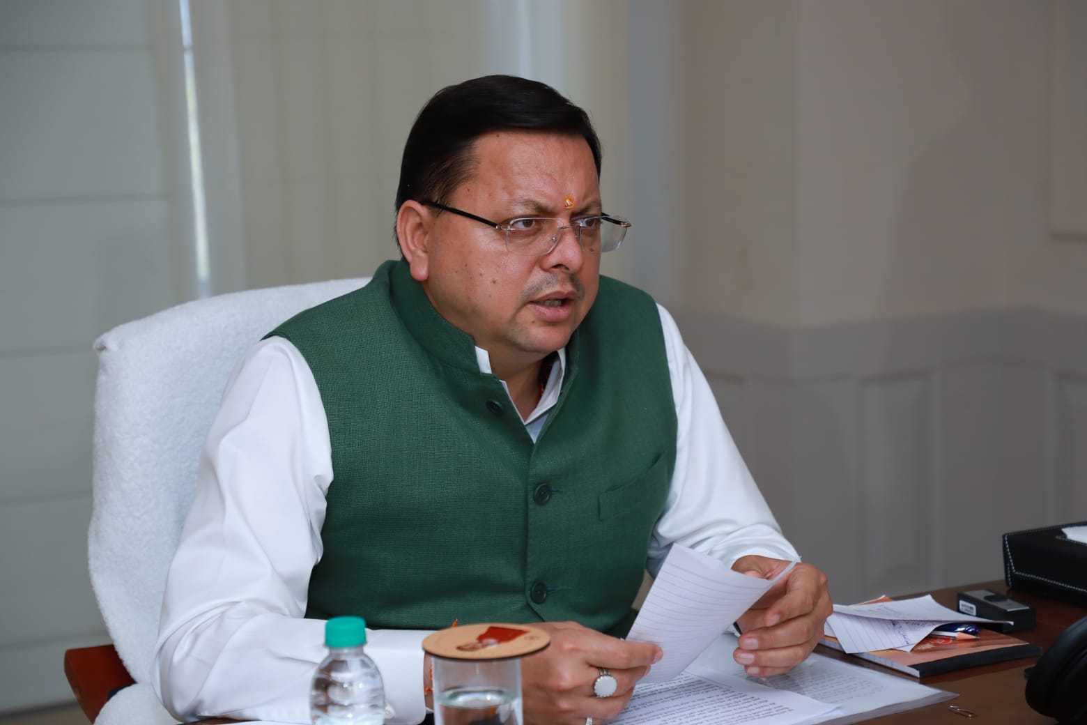 मुख्यमंत्री श्री पुष्कर सिंह धामी ने बुधवार को मुख्यमंत्री कैंप कार्यालय में वन एवं वन्य जीव सुरक्षा के लिए वन विभाग द्वारा कैंपा योजना से खरीदे गए 23 बोलेरो कैम्पर वाहनों को हरी झंडी दिखाकर रवाना किया।