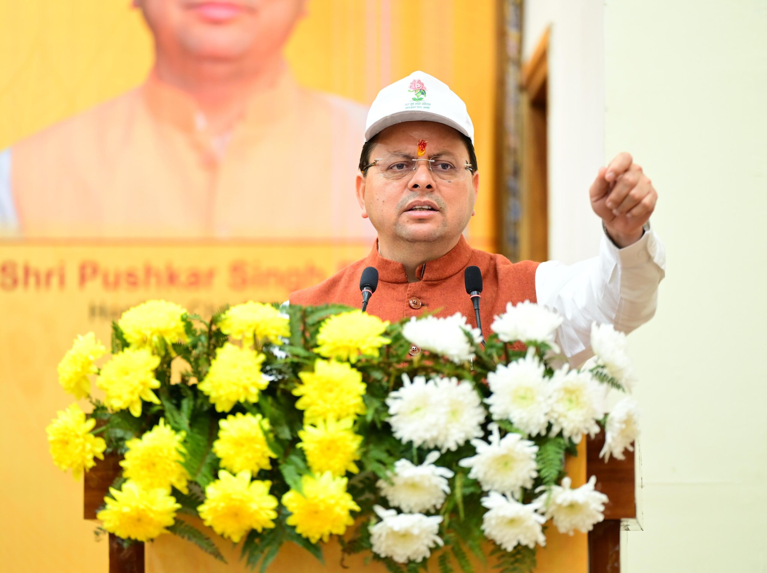 मुख्यमंत्री श्री पुष्कर सिंह धामी ने कहा है कि हरिद्वार में वर्ष 2027 में आयोजित होने वाले कुम्भ मेला में उत्तराखंड की देवडोलियों तथा लोक देवताओं के प्रतीकों एवं चल विग्रहों के स्नान और शोभा यात्रा की भव्य व्यवस्थाएं सुनिश्चित की जाएंगी।