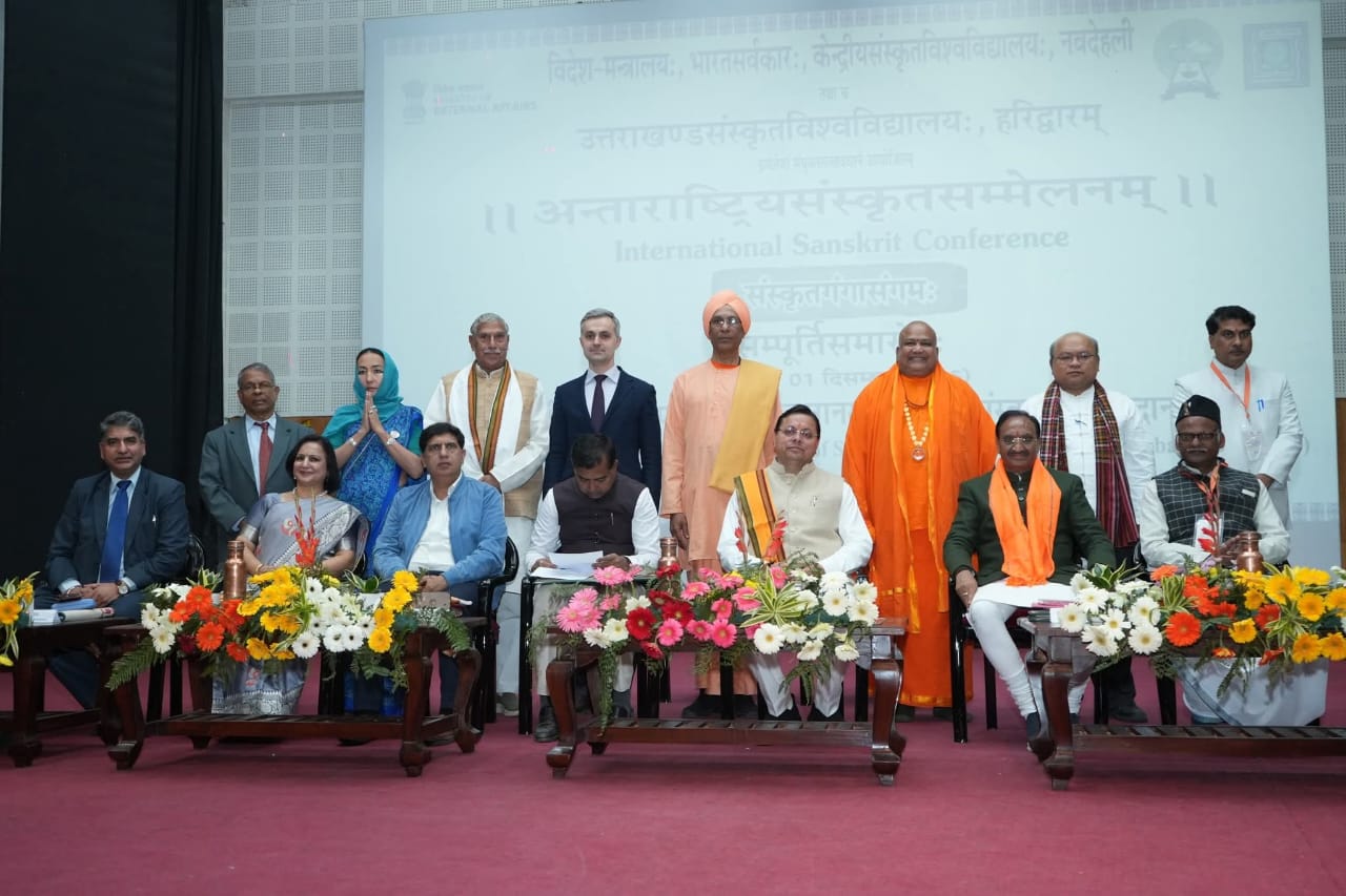 हरिद्वार में आयोजित अंतरराष्ट्रीय संस्कृत सम्मेलन में मुख्यमंत्री धामी की उपस्थिति   संस्कृत उत्थान के लिए उच्च स्तरीय आयोग के गठन की घोषणा