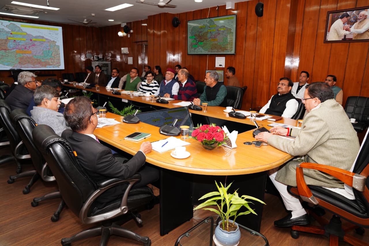 मुख्यमंत्री ने की राज्य में प्रस्तावित एवं निर्माणाधीन रेल परियोजनाओं की समीक्षा