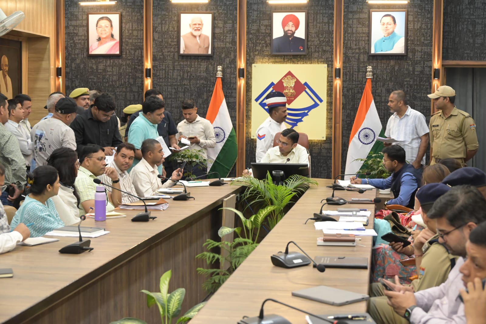 विधवा कनिष्का गर्ग का रू0 47230 हाउस टैक्स जिला प्रशासन ने करवाया जमा