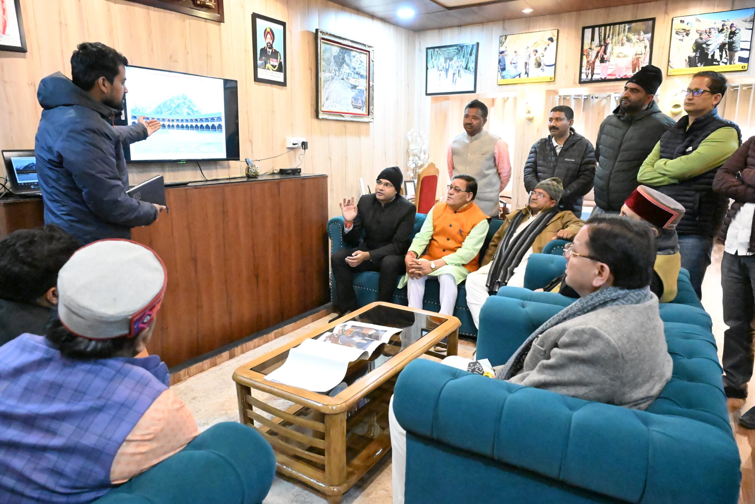 मुख्यमंत्री धामी ने बीआरओ गेस्ट हाउस में बद्रीनाथ धाम मास्टर प्लान की समीक्षा की