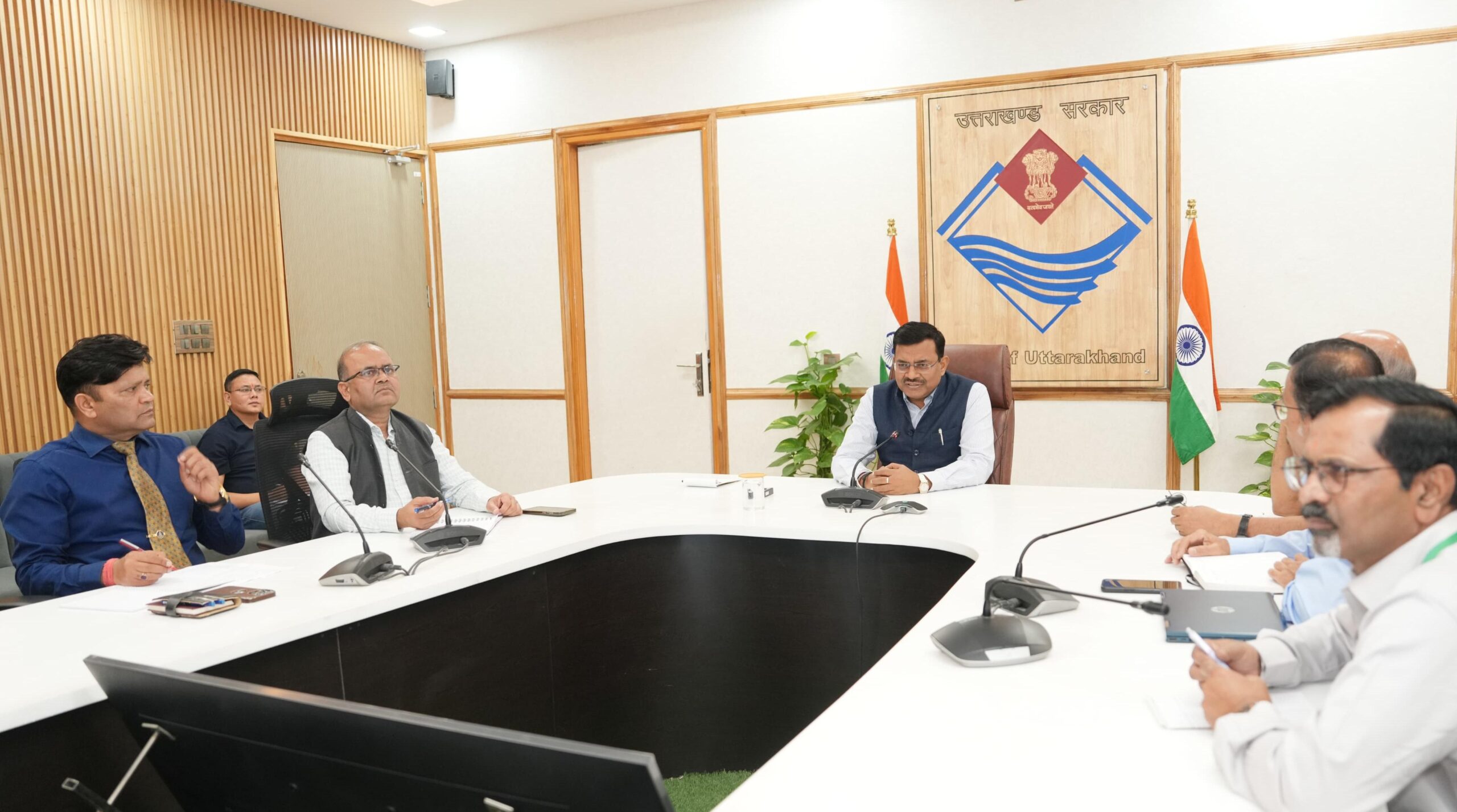 ग्लेशियर झीलों की प्रभावी निगरानी जरूरी-मुख्य सचिव जल्द शुरू हो उपकरण लगाए जाने का कार्य भूकम्प पूर्व चेतावनी प्रणाली की भी समीक्षा की