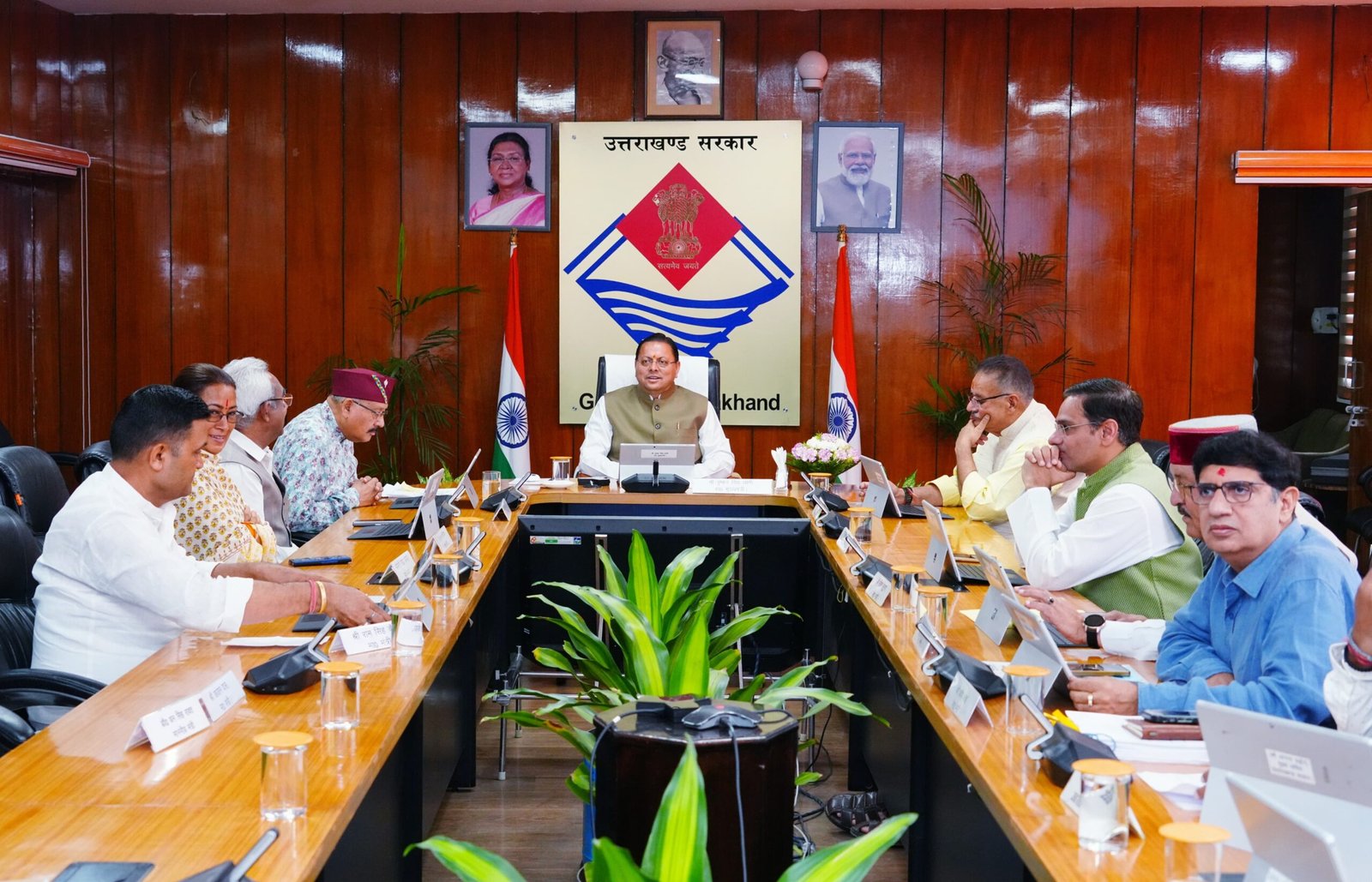 उतराखंड  कैबिनेट द्वारा लिये गये अहम निर्णय 13 प्रस्ताव पर मंत्रिमण्डल सहमति प्रदान की गई।