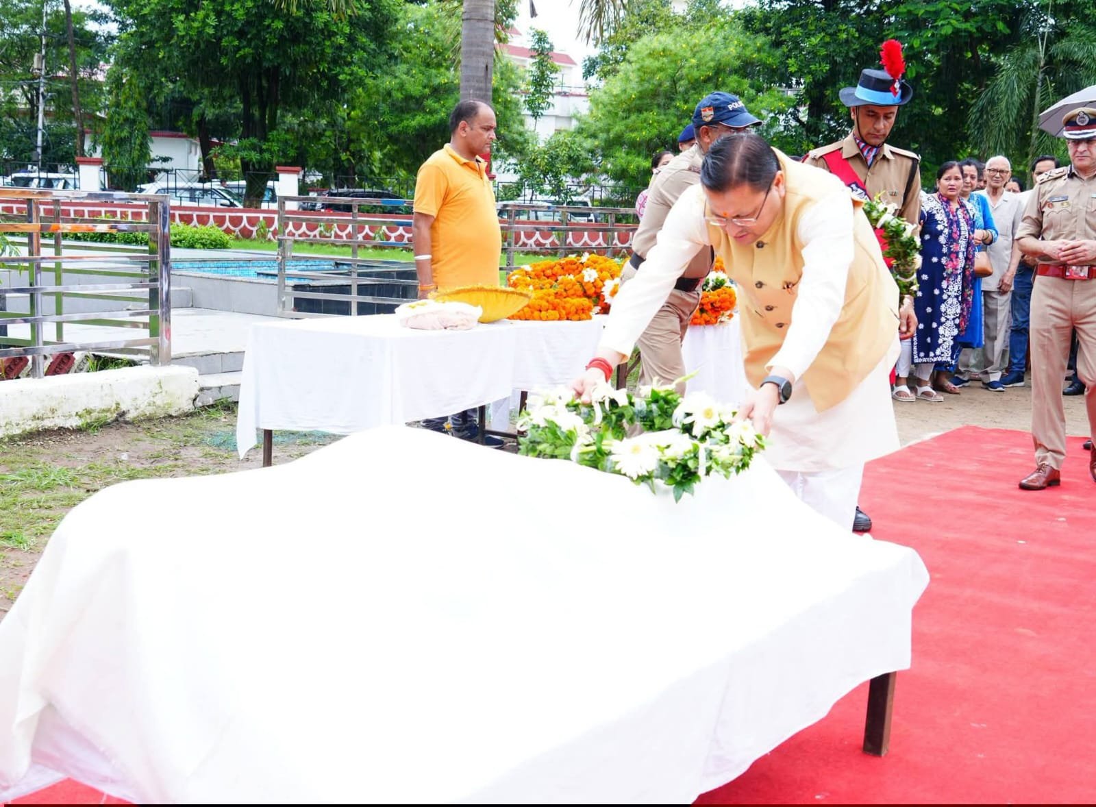 मुख्यमंत्री श्री पुष्कर सिंह धामी ने एलआईयू निरीक्षक श्री मनोज मनराल के आकस्मिक निधन पर गहरा दुःख व्यक्त किया