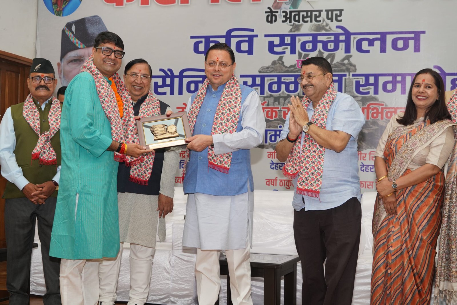 मुख्यमंत्री श्री पुष्कर सिंह धामी ने विजय कारगिल दिवस पर वीर सैनिकों, पूर्व सैनिकों और वीरांगनाओं को किया सम्मानित